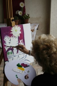 Malerin malt Kaktusblüten