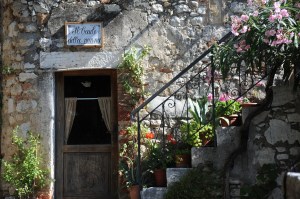 Treppenaufgang mit Blumen